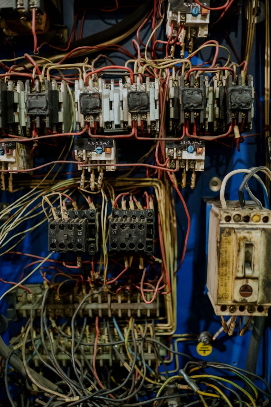 Quadro de distribuição com disjuntores